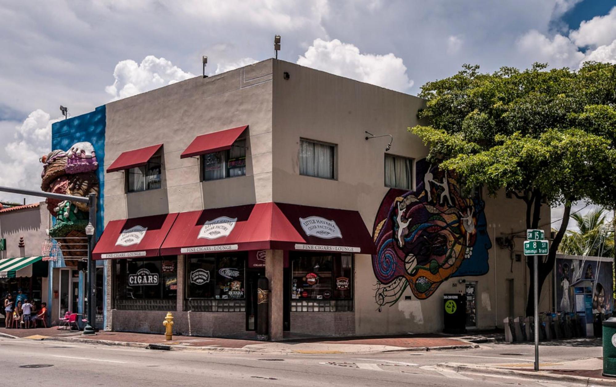 Azucar Homestay Miami